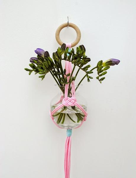 DIY Un sencillo florero colgante con macramé