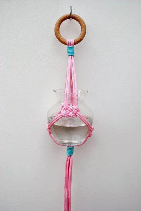 DIY Un sencillo florero colgante con macramé
