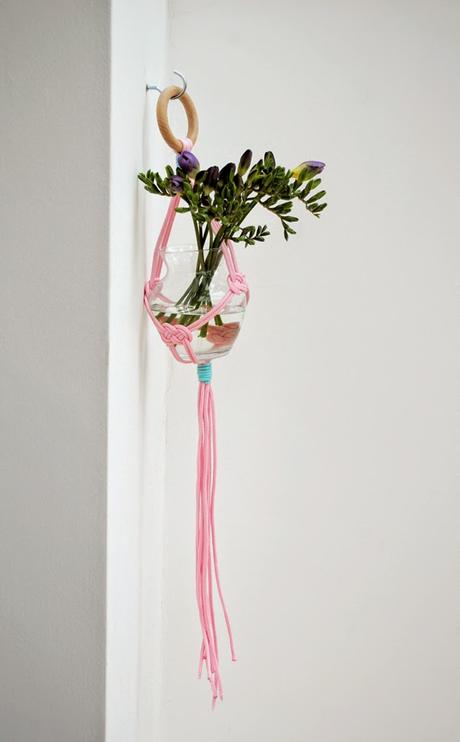 DIY Un sencillo florero colgante con macramé