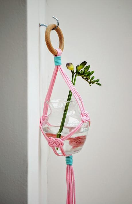 DIY Un sencillo florero colgante con macramé