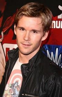 Ryan Kwanten, sale de la piel de Jason Stackhouse y se mete en la de Charles Manson. Ryan Kwanten, sale de la piel de Jason Stackhouse y se mete en la de Charles Manson.