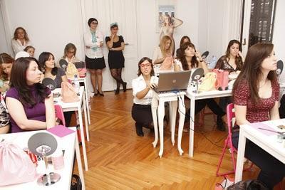 TALLER DE MAQUILLAJE CON BENEFIT TALLER DE MAQUILLAJE CON BENEFIT