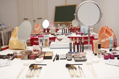 TALLER DE MAQUILLAJE CON BENEFIT TALLER DE MAQUILLAJE CON BENEFIT