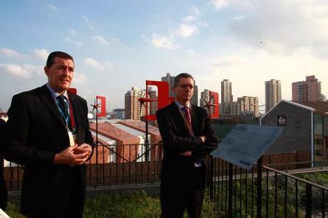26 Gallardón visita el pabellón El Pabellón de Madrid cierra su presencia en la Expo con cuatro millones de visitantes