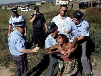 Javier Cercas ante la expulsión ilegal de gitanos en Francia