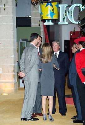 Los Príncipes de Asturias visitan González Byass en Jerez. El look de Dña. Letizia