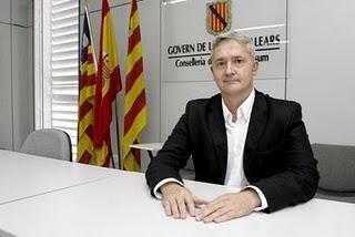 El gobierno balear patrocina a Paco Vallejo(19.000 euros) y Mónica Calzetta(14.250 euros) entre otros.