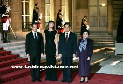 Carla Bruni, deslumbrante para recibir al Presidente de China Hu Jintao. State dinner at  Elysee Palace honouring Hu Jintao