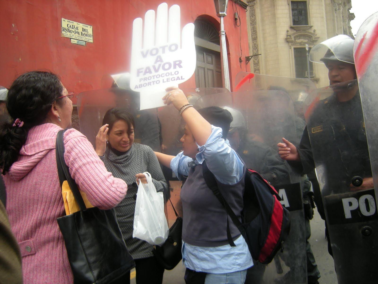 Protesta Virtual por la represión a activistas peruanas a favor del aborto terapéutico“Basta de violencia, contra las mujeres”
