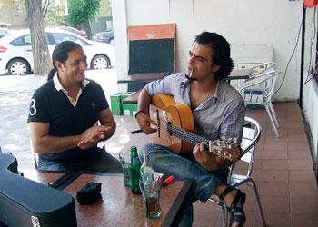 Acordes de flamenco publica el nº 28. La Bienal de flamenco y una revisión de espectáculos y artistas forman el eje de este número y, por supuesto, la didáctica de la guitarra flamenca, el baile y el piano flamenco.