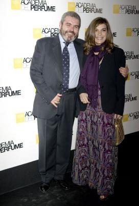 PREMIOS ACADEMIA DEL PERFUME 2010 Xandra Falcó con Lorenzo Caprile