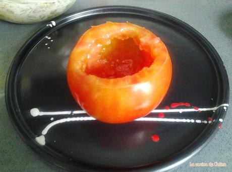 Tomates rellenos de ensaladilla de bonito