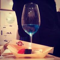 HA NACIDO UN NUEVO VINO, SE LLAMA GIK, Y SU COLOR ES AZUL