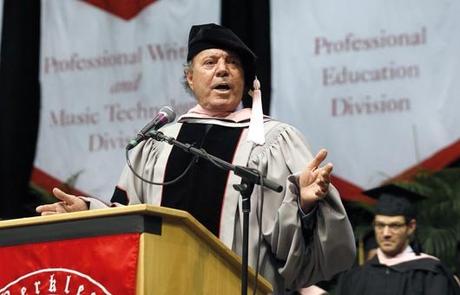 Julio Iglesias, doctor ‘honoris causa’ por la Universidad de Berklee