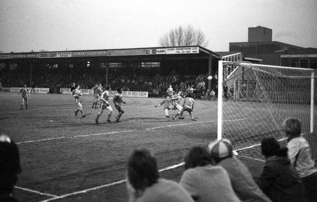 Partido entre el Wimbledon TC y el Oxford United en Plough Lane