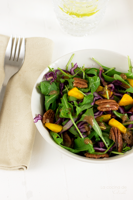 ensalada-rucula-lombarda-manzanas-pecanas