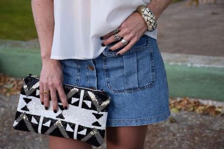 Falda denim y encaje en la blusa casual look