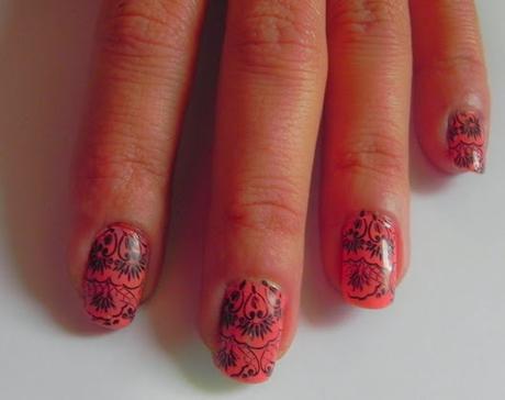 Sencillo para labios fucsias (Look, manicura, outfit)