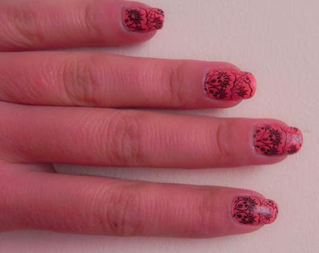 Sencillo para labios fucsias (Look, manicura, outfit)