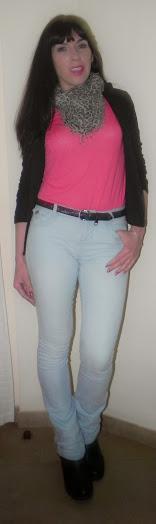 Sencillo para labios fucsias (Look, manicura, outfit)