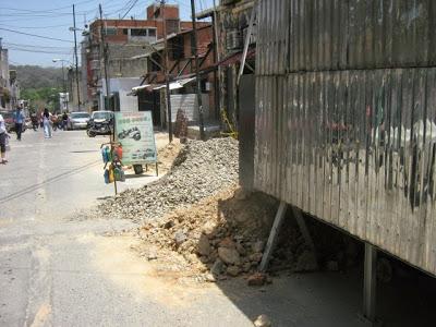 EL RECREO - REMODELAN LAS ACERAS EN LA COMUNIDAD DE SANTA ROSA