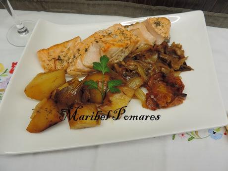 Asado de salmón, patatas, cebolla y tomate en olla programable.