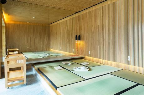 Restauración de un hotel en Portugal diseñado como un refugio de montaña