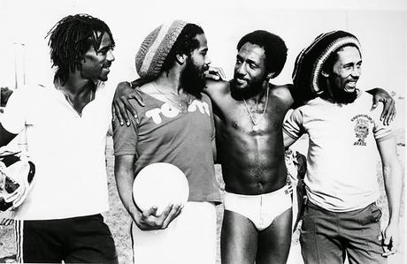 The Bob Marley Story (Spanish Subtitules). Una vida para la música, el compromiso y ... el fútbol.