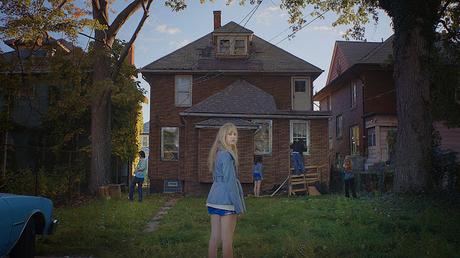 IT FOLLOWS: ALGUIEN VIENE A POR TÍ