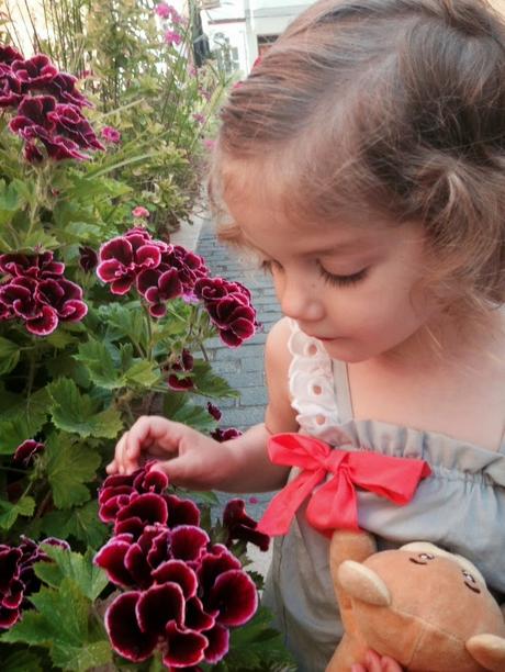 Un paseo entre las flores vestidas de Luluna Valencia