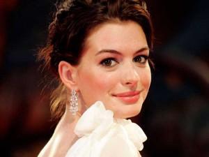 Anne-Hathaway-051