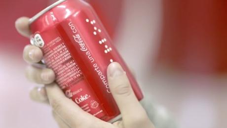 Coca-Cola reedita sus latas con nombres en braille para los invidentes