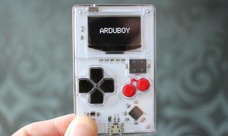 Arduboy,una consola tan pequeña como una tarjeta de crédito arduboy-1