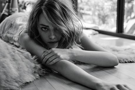 Emma Stone posa para Interview Magazine