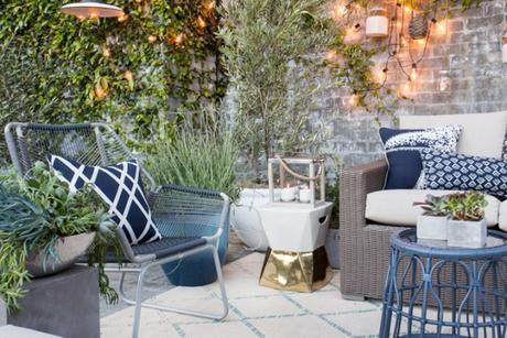 Una terraza a punto. Decora tu exterior con un toque de azul Outdoor_Living_Area