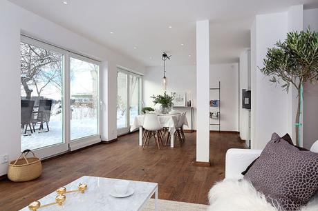 revestimiento oscuro cocina primer piso con terraza piso planta baja estilo nórdico escandinavo decoración sencilla con estilo decoración nórdica cocina blanca blog nórdico blog decoracion interiores 