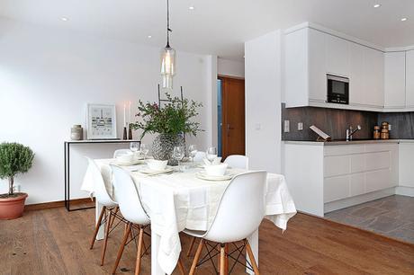 revestimiento oscuro cocina primer piso con terraza piso planta baja estilo nórdico escandinavo decoración sencilla con estilo decoración nórdica cocina blanca blog nórdico blog decoracion interiores 