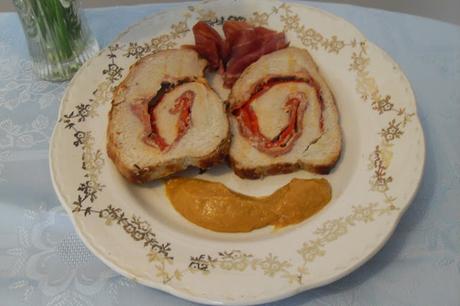 Lomo relleno de jamón serrano, queso y pimientos del piquillo, sin lactosa