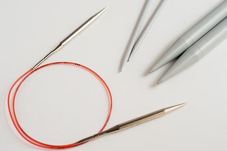 Por qué tejer con agujas circulares de metal