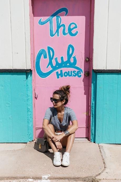 Vintage_Levis-Maje_Belt-New_Mexico-Route_66-Outfit-Street_Style-Sneakers-Travel_Look-6