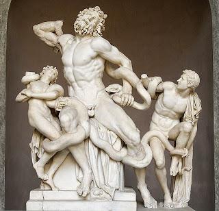 Laocoonte y sus hijos, devorados por las serpientes