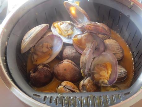 Almejas en salsa roja
