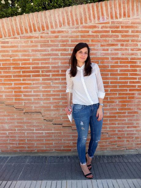 Blusa y Jeans desgastados