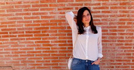Blusa y Jeans desgastados