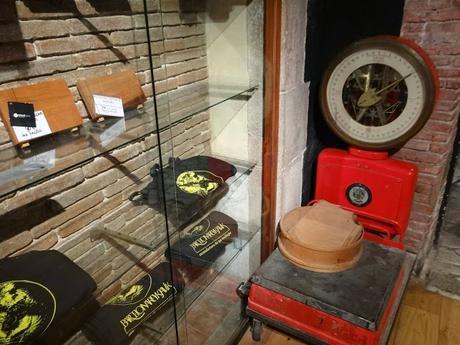 LLIBRERIA ALMIRALL, A LA BARCELONA D' ABANS, D' AVUI I DE SEMPRE...13-05-2015...!!!