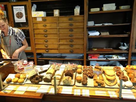 LLIBRERIA ALMIRALL, A LA BARCELONA D' ABANS, D' AVUI I DE SEMPRE...13-05-2015...!!!