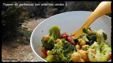 Tupper de garbanzos con arbolitos verdes :)