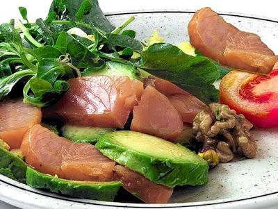 Ensalada de aguacate y salmón ahumado