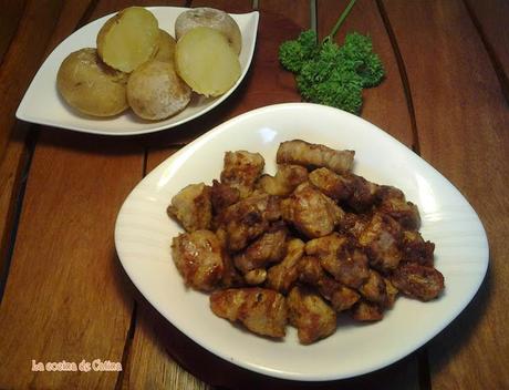 Carne de fiesta con papas arrugás