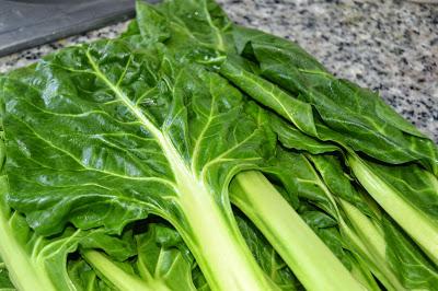 Acelgas con Patata y Jamón acompañado de Huevo Cocido